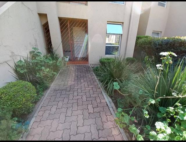 2 BEDROOM TOWNHOUSE FOR SALE IN BRACKENDOWNS